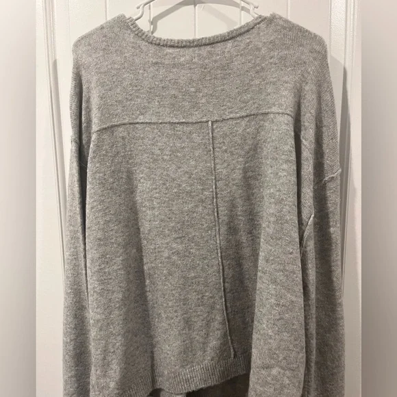 American Eagle bow sweater - Picture 3 of 3